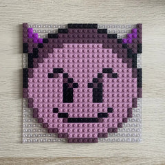 Teuflisches Emoji-Steinmosaik