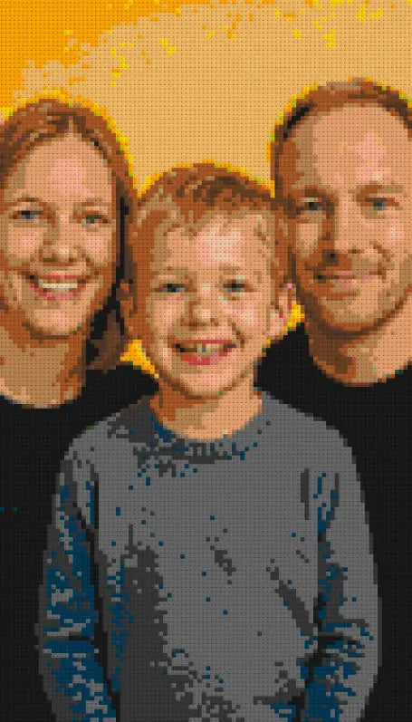 Familie mit Kind als personalisiertes LEGO®-kompatibles Fotomosaik im Hochformat – Größe M